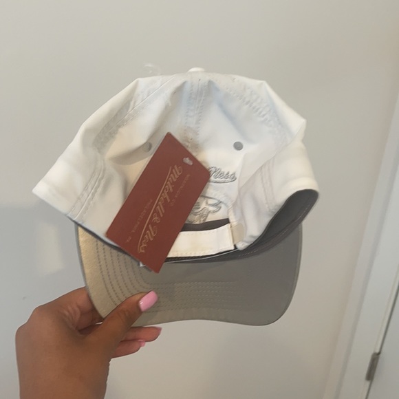 Brand New Bulls Mitchell & Ness Hat. - Picture 3 of 4